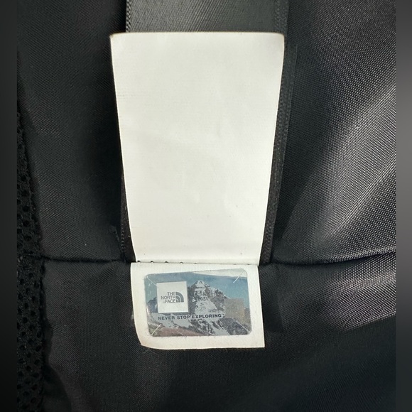 The North Face Women’s Resolve 2 Windbreaker Jacket (S) - Picture 6 of 6